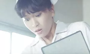 نموذج الإباحية حساسة كيفيه تصوير افلام البورنو مع هزاز فيديو إباحي  