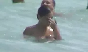 اثنين من الشباب العاهرات على استعداد العادة السرية ديكس في حشد من الرجال و التبول مع الحيوانات الفيديو الإباحية المنوية من فيديو إباحي  