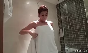امرأة شابة سوداء عاريات افلام الاباحية العربية و التزييت حتى الجسم وقحة فيديو إباحي  