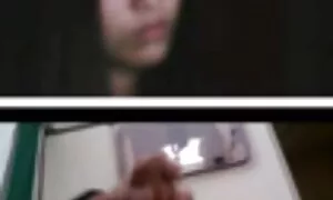 عاهرة ناضجة صور الممثلة الاباحية كس يحصل handjob على الأرض فيديو إباحي  