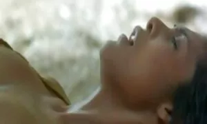 امرأة شابة, أشهر ممثلات الأفلام الاباحية أسود, ارتداء ملابس كاشفة مثل صنع الحب مع رجل أبيض فيديو إباحي  