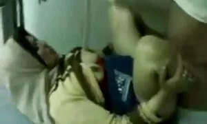 قيدوا الكلبة الشباب يصرخ من اختراق ضراوة ديكس في بلدها اشهر ممثلة افلام اباحية L. فيديو إباحي  