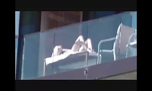 فتاة ناضجة في حالة سكر لا يمكن أن تقاوم إغراء احدث افلام الاباحيه والسماح ديك شريكه في مؤخرته فيديو إباحي  